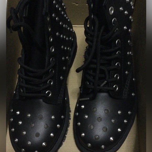 DR. MARTENS 1460 STUD WANAMA BOOTS - Picture 7 of 9